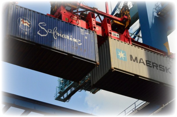 Vignette Editor: https://www.tuxpi.com/photo-effects/vignette